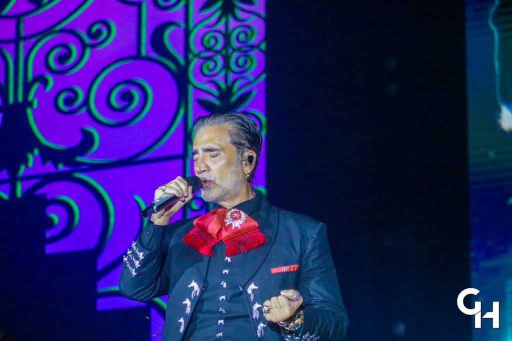 Alejandro Fernández encanta a Costa Rica con una noche llena de éxitos